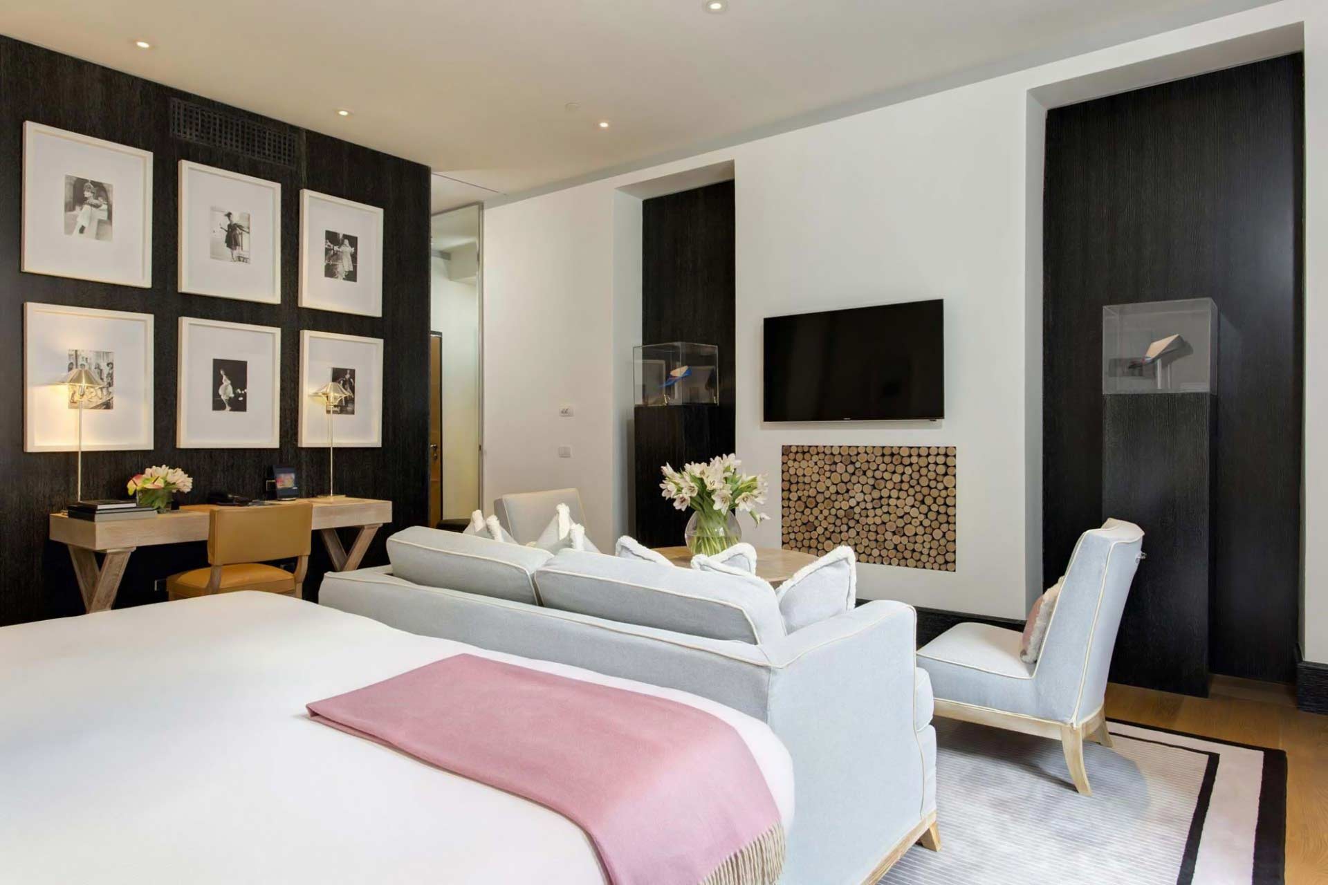 lungarnoCollection_portraitRoma_deluxeStudioBedroom3