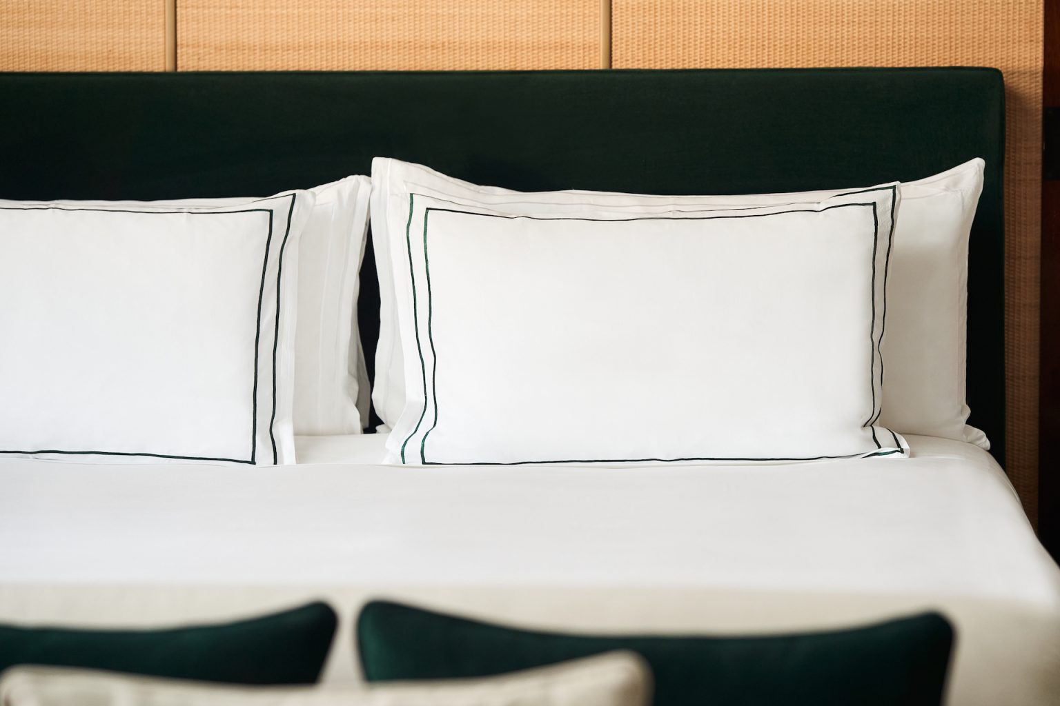 Portrait Milano Studio Deluxe Pillow 312 1 1536X1024