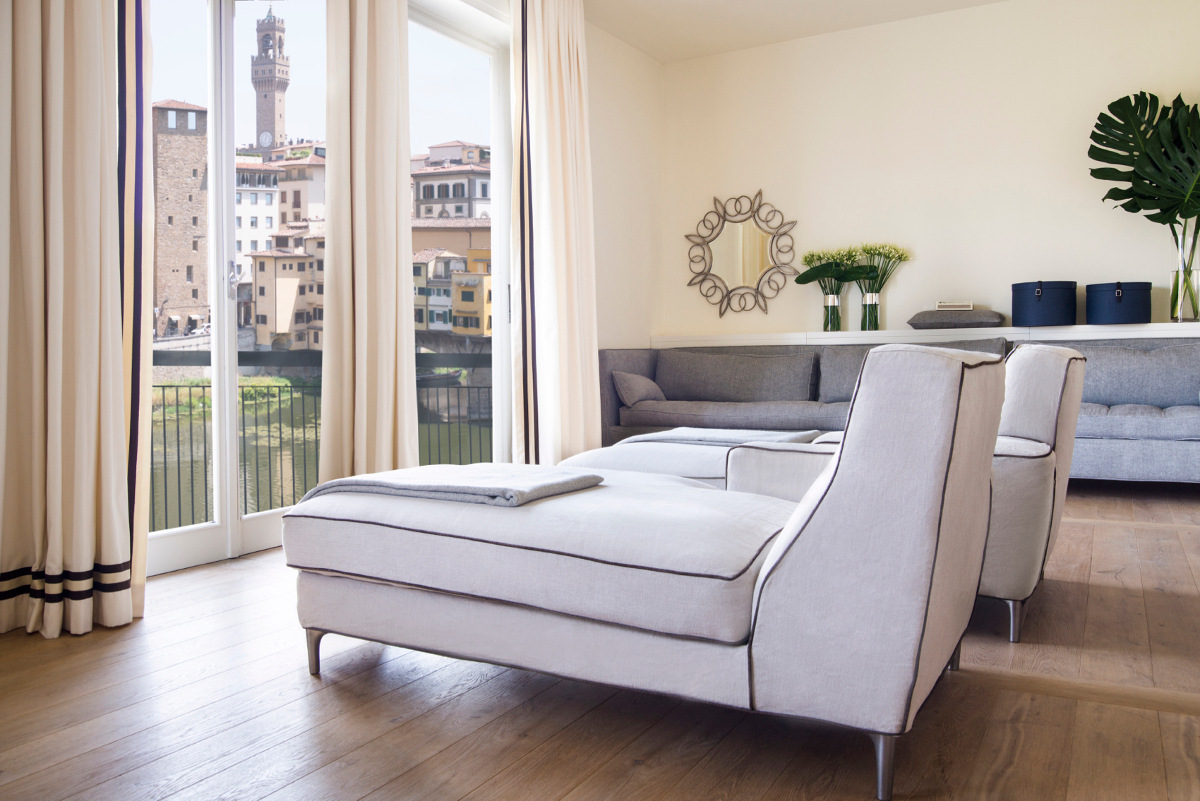 lungarnoCollection_lungarnoApartments_riverView_livingRoom2