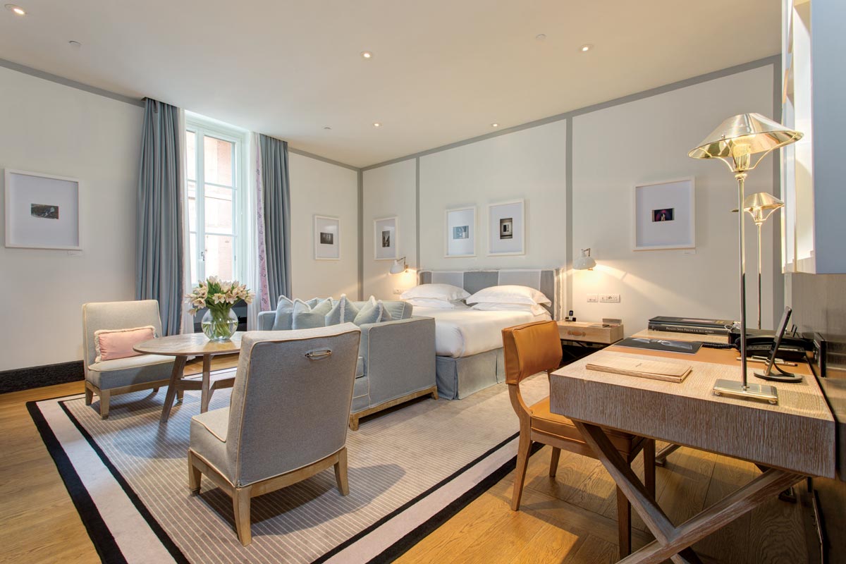 lungarnoCollection_portraitRoma_deluxeStudioBedroomPhotogallery1