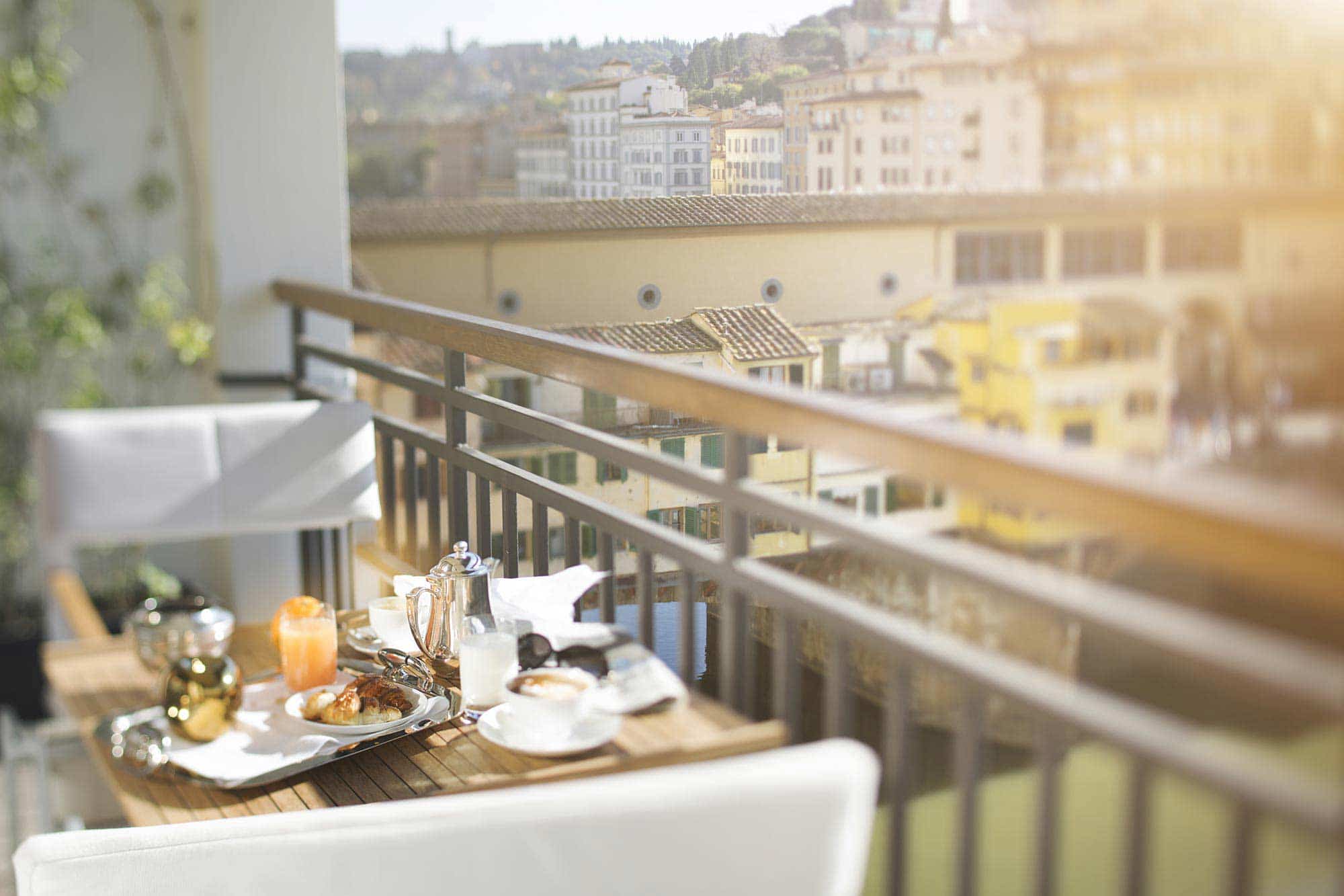 lungarnoCollection_portraitFirenze_ponteVecchioSuite_terraceView_hero