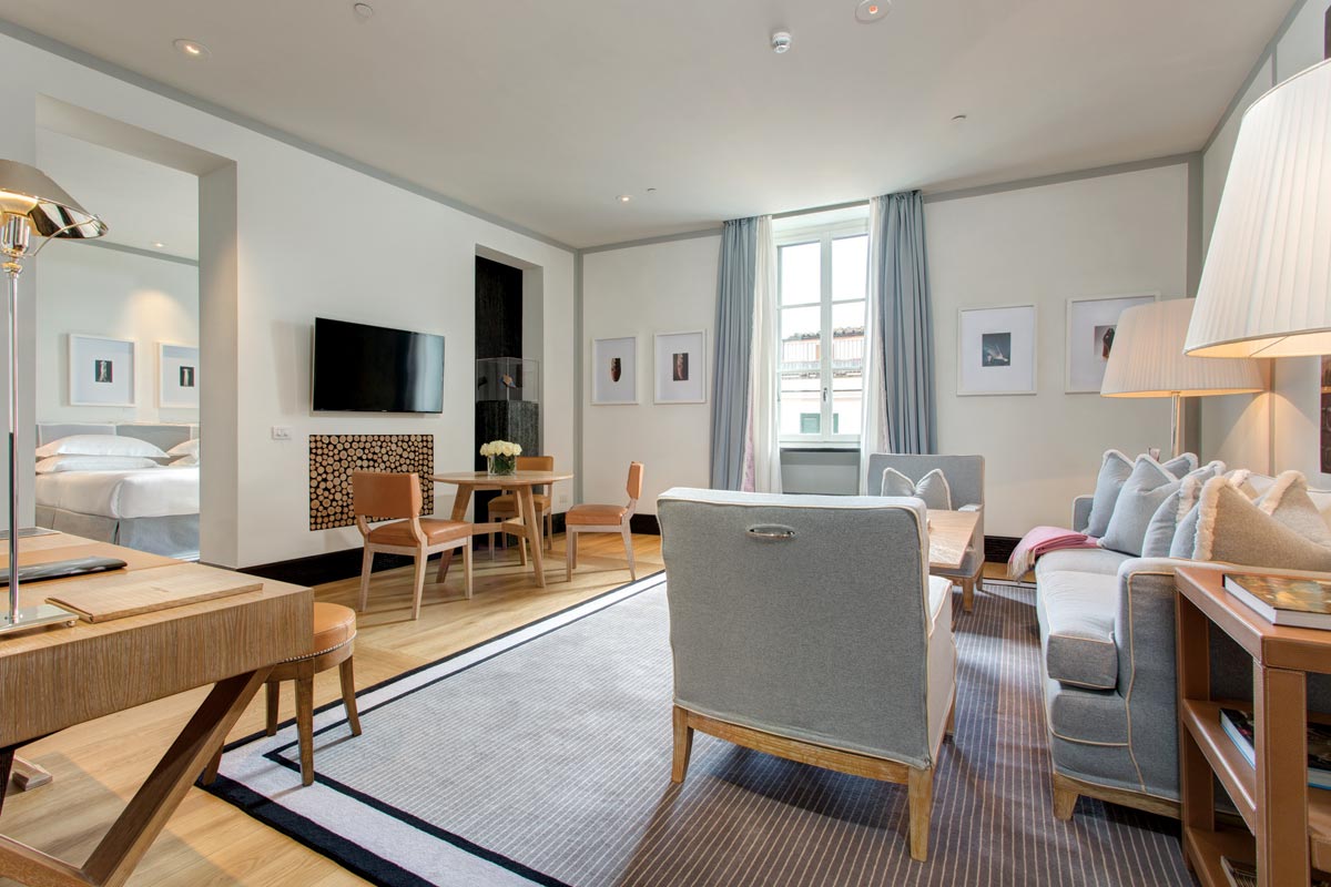 lungarnoCollection_portraitRoma_viaCondottiSuite_livingRoomPhotogallery