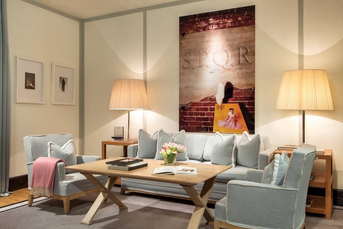 lungarnoCollection_portraitRoma_viaCondottiSuite_livingRoomDetailPhotogallery