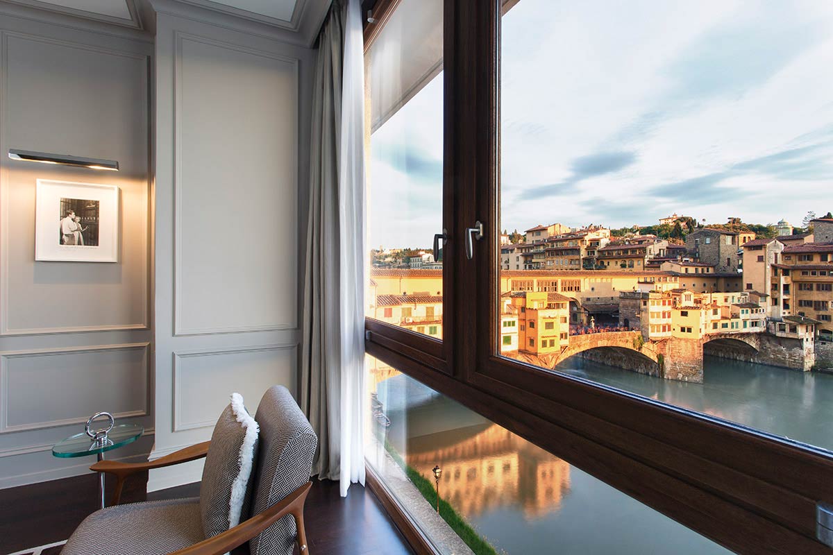 lungarnoCollection_portraitFirenze_prestigeSuite_riverView