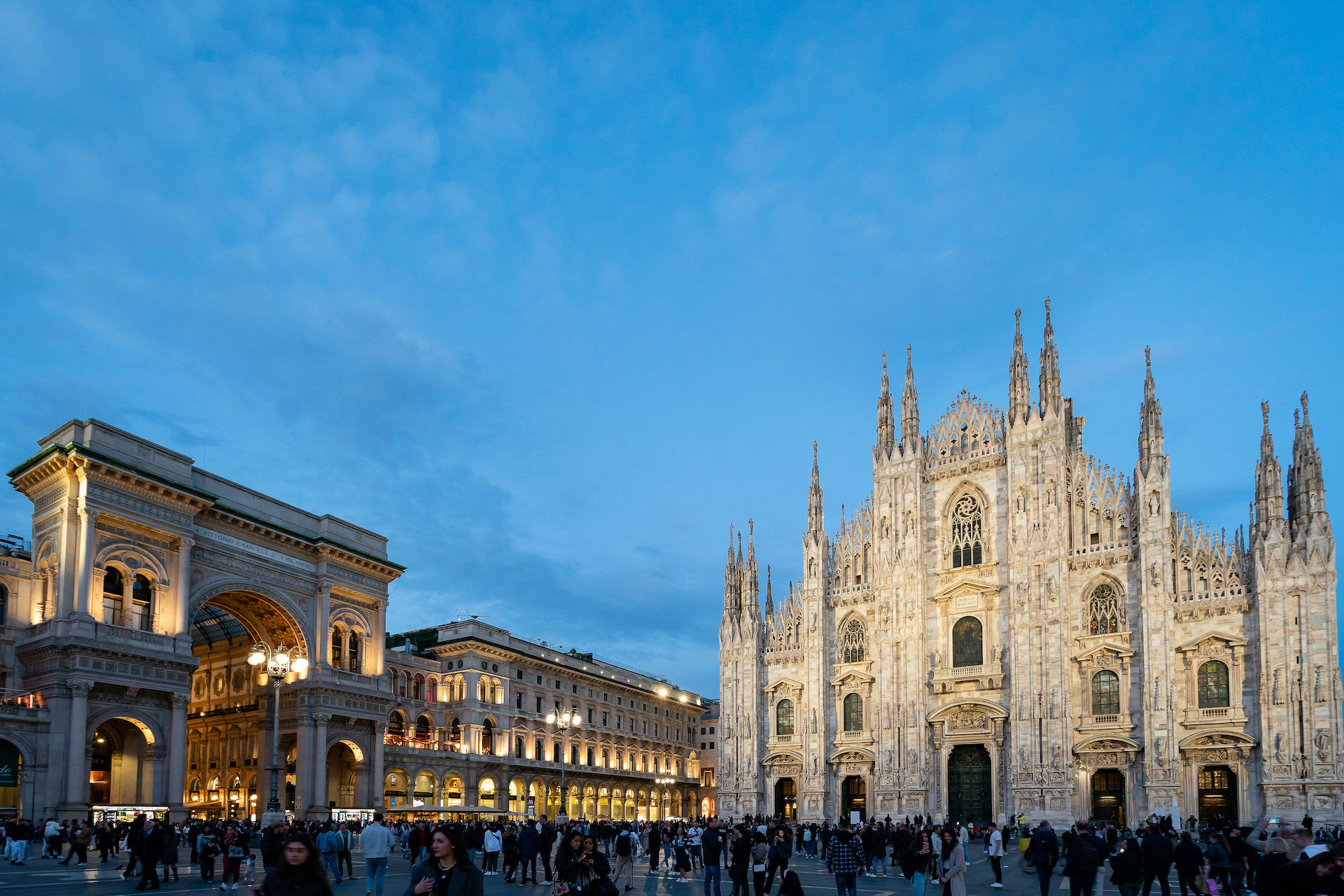 piazzaDuomoPortraitMilano